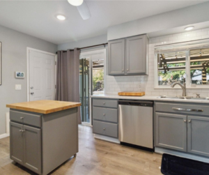Kitchen with direct access to the backyard and lots of natural lighting